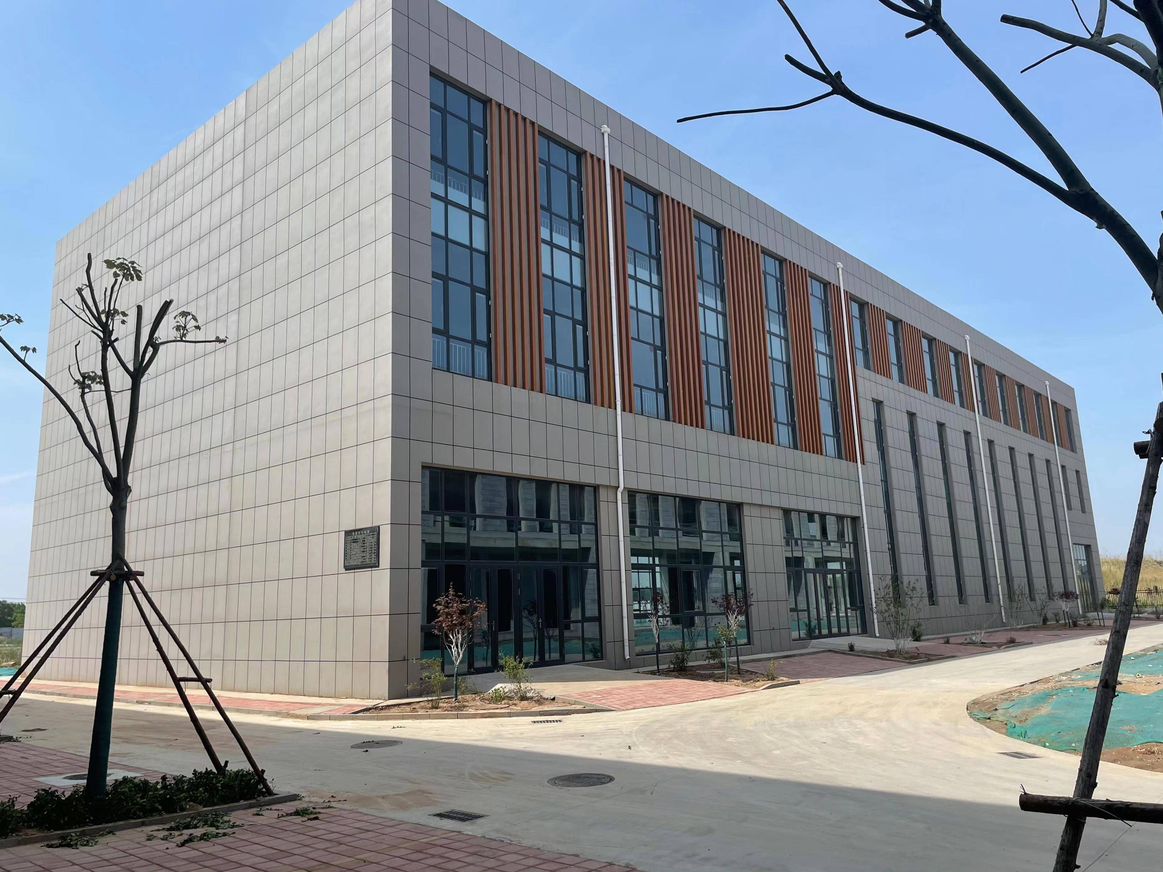 (出租) 丙二类消防1000平全新装修，办公室齐全！原房东无公摊，随时