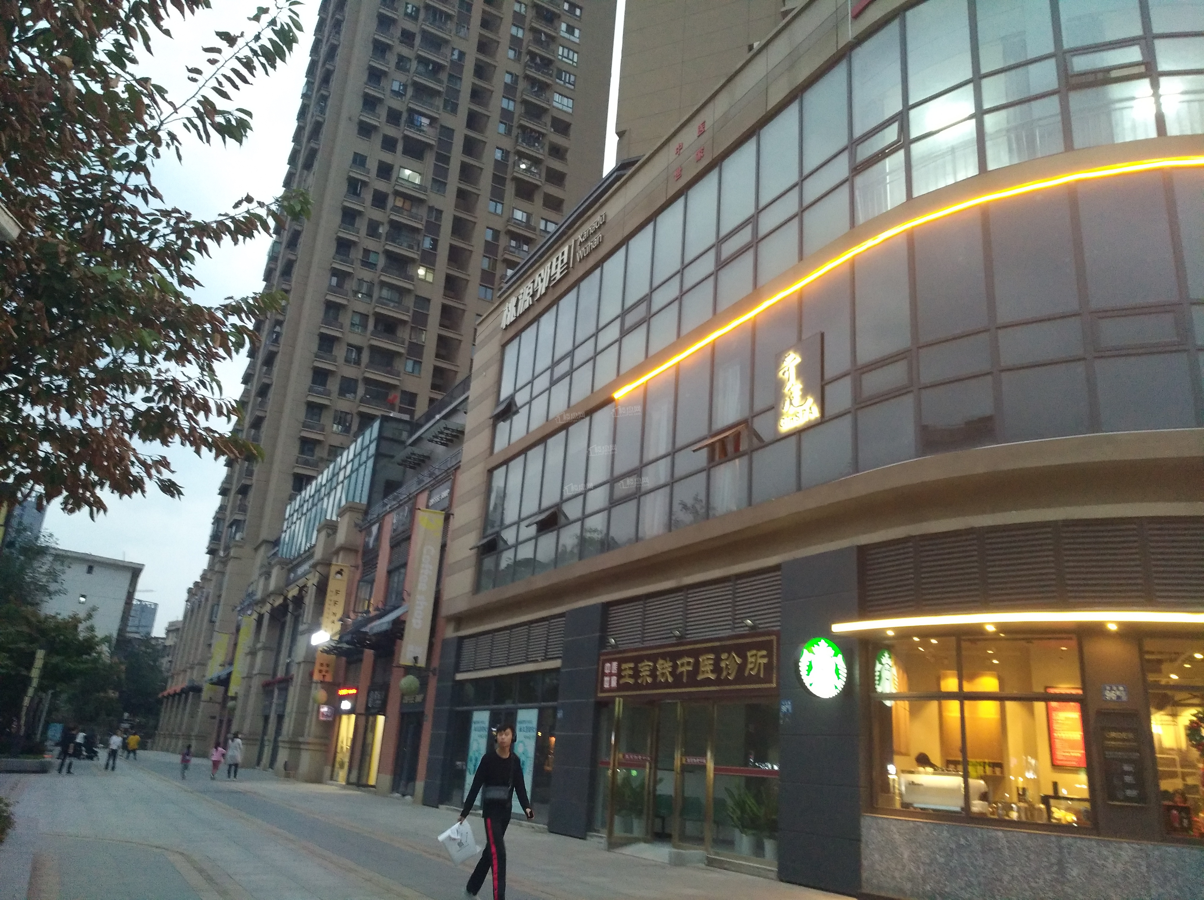 (出售) 整个昆山没有这价格，汇丰转角四开间，纯一楼50平，卖26万，