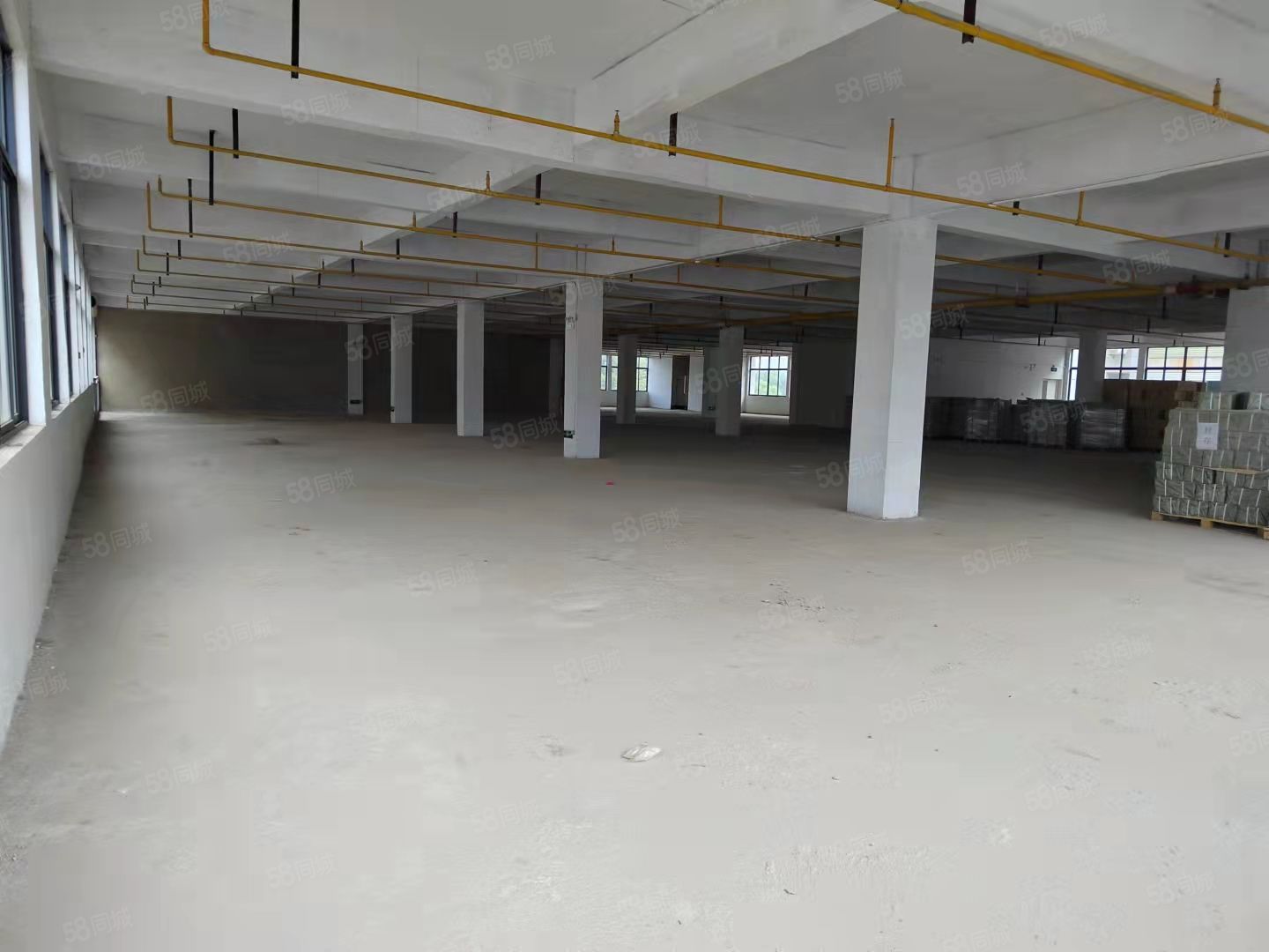 (出租) 两个汽车库打通58平米当仓库挺好的有电，有水